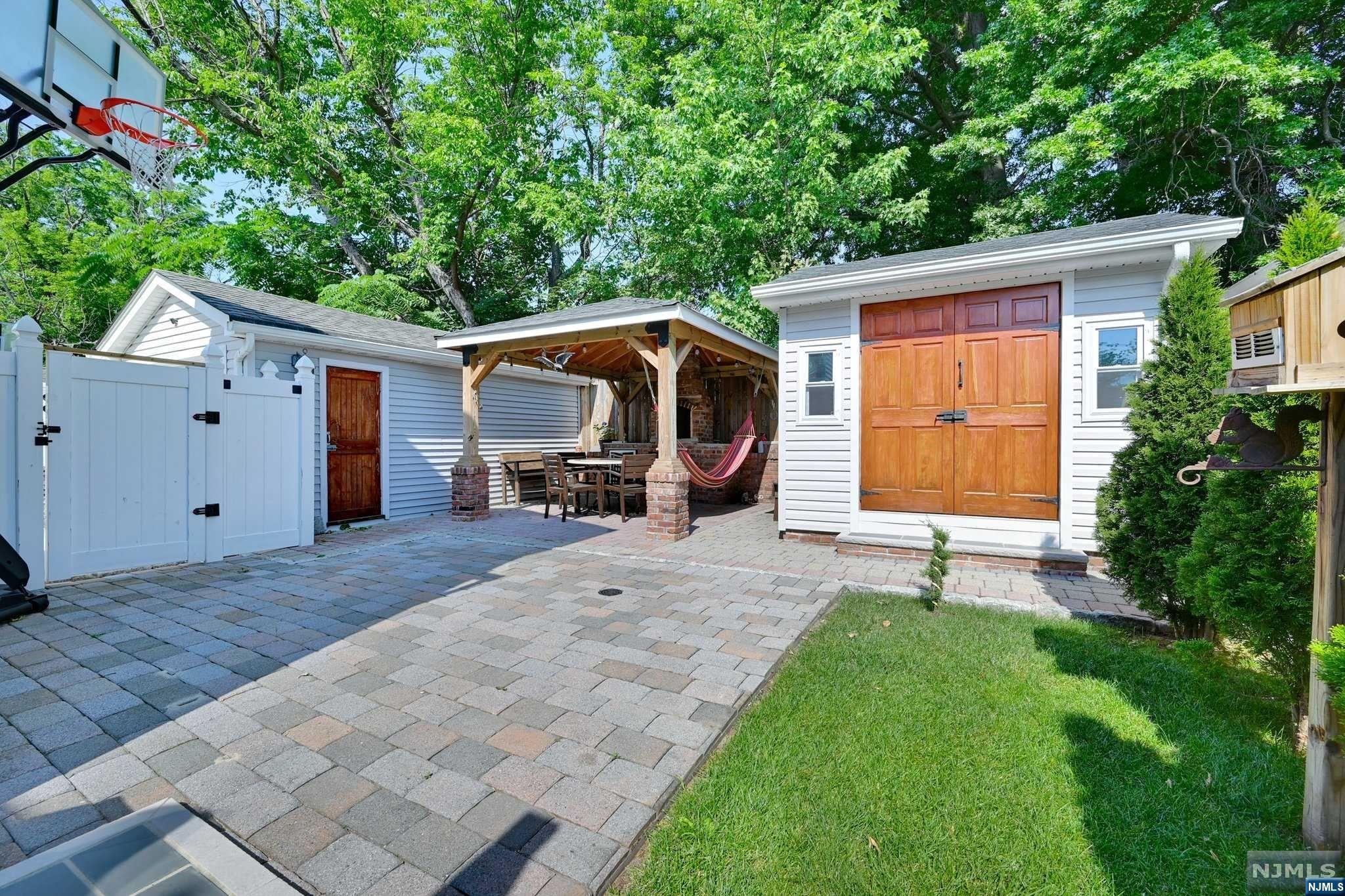 35 Mertz Avenue