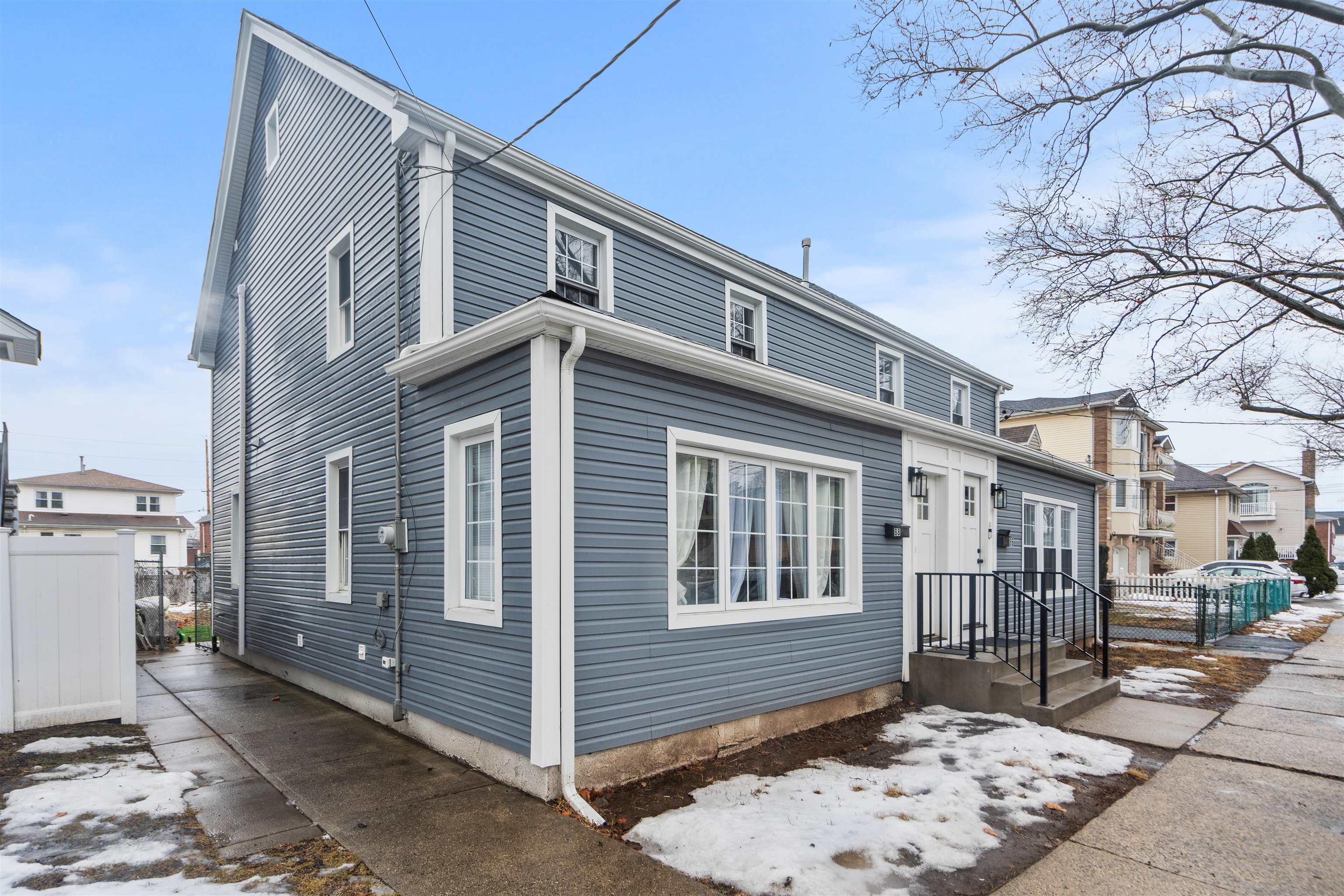 86-88 IVY ST