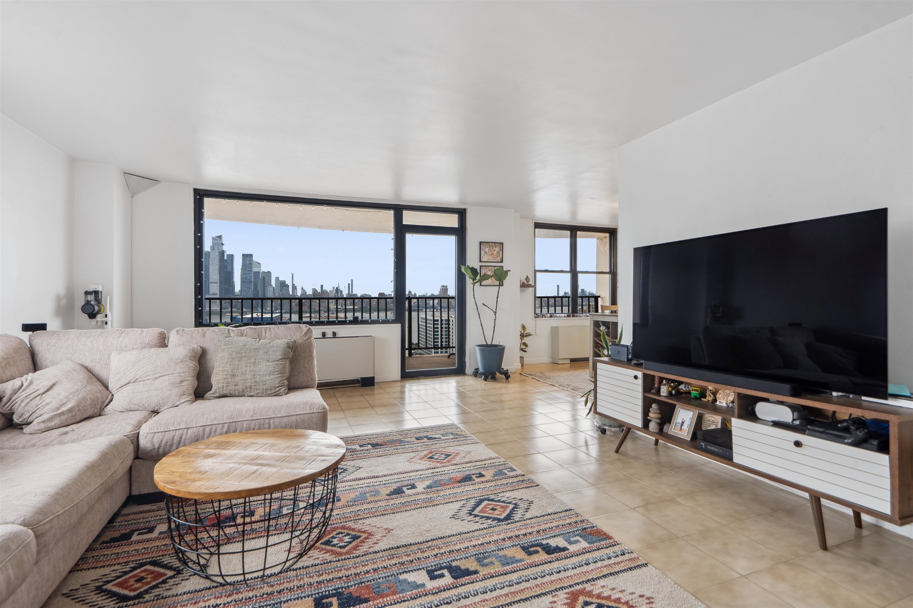 380 MOUNTAIN RD Unit: 403