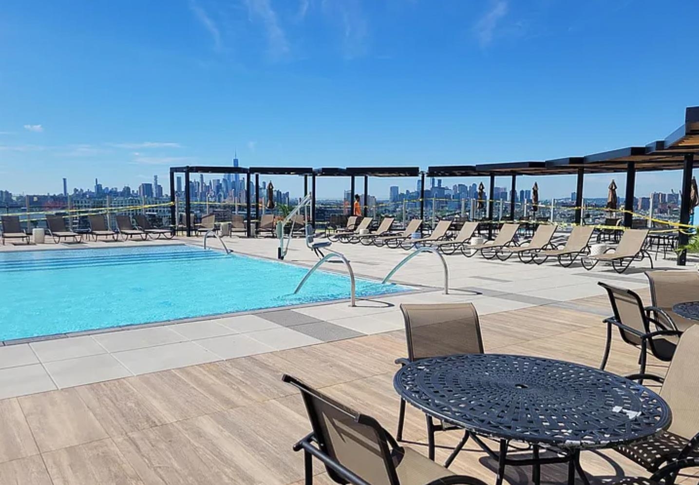 380 MOUNTAIN RD Unit: 403