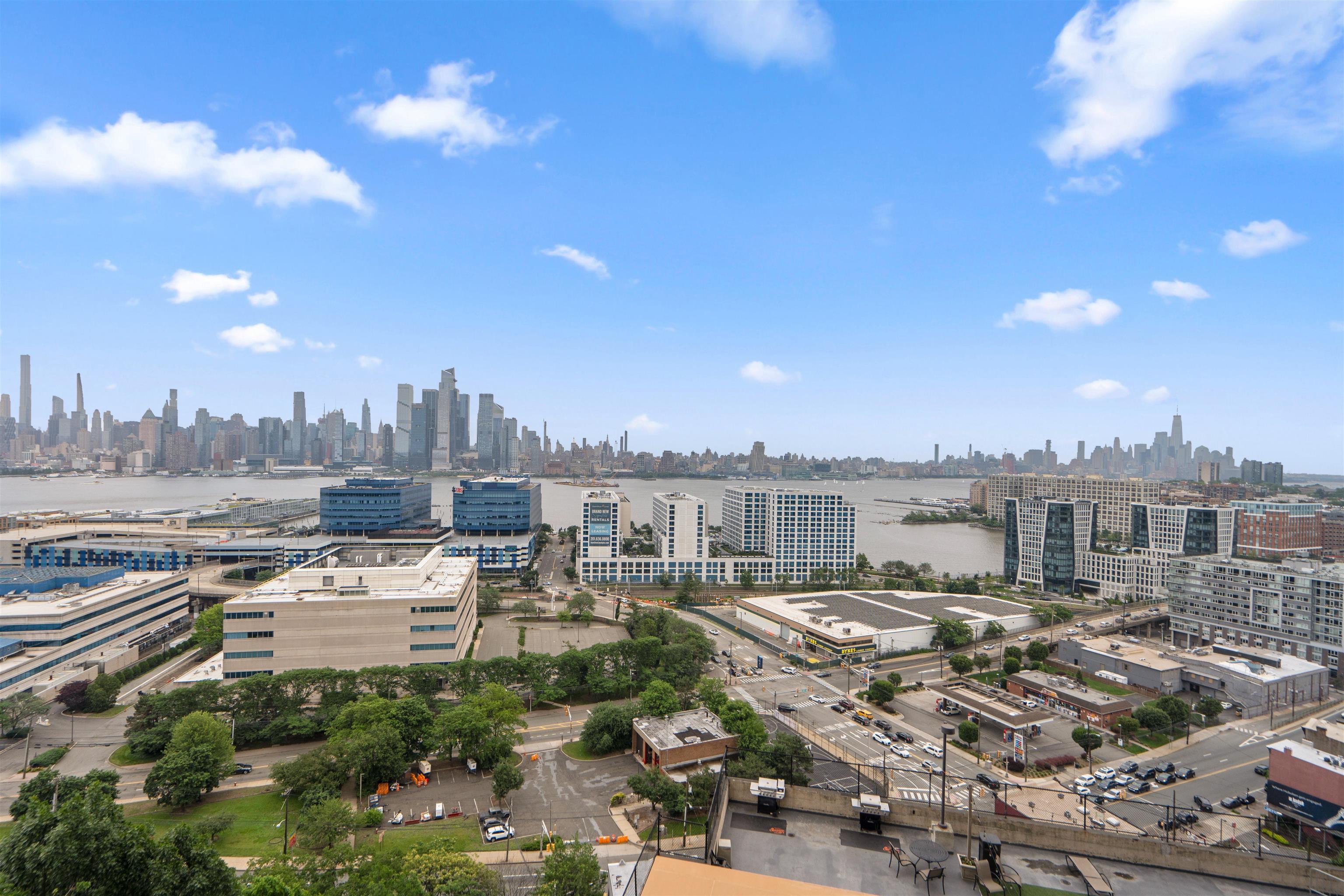 380 MOUNTAIN RD Unit: 403