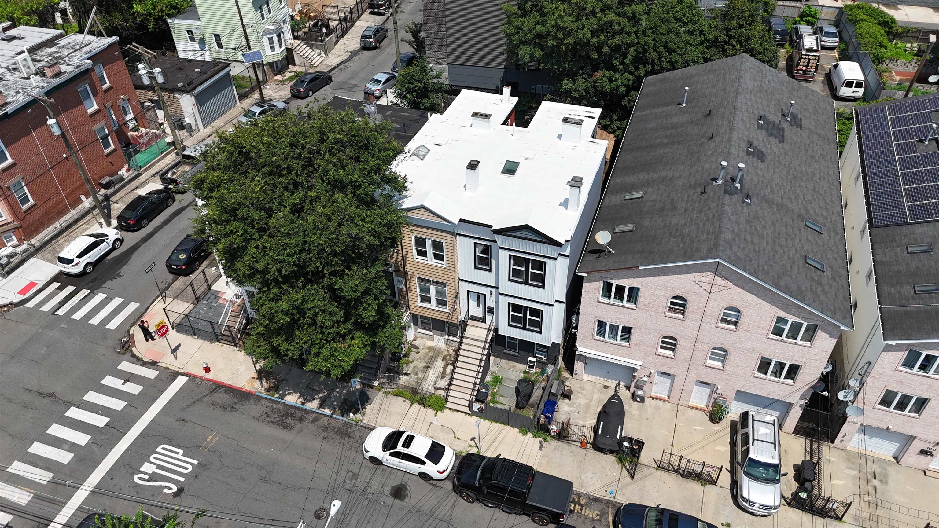 106 CLINTON AVE