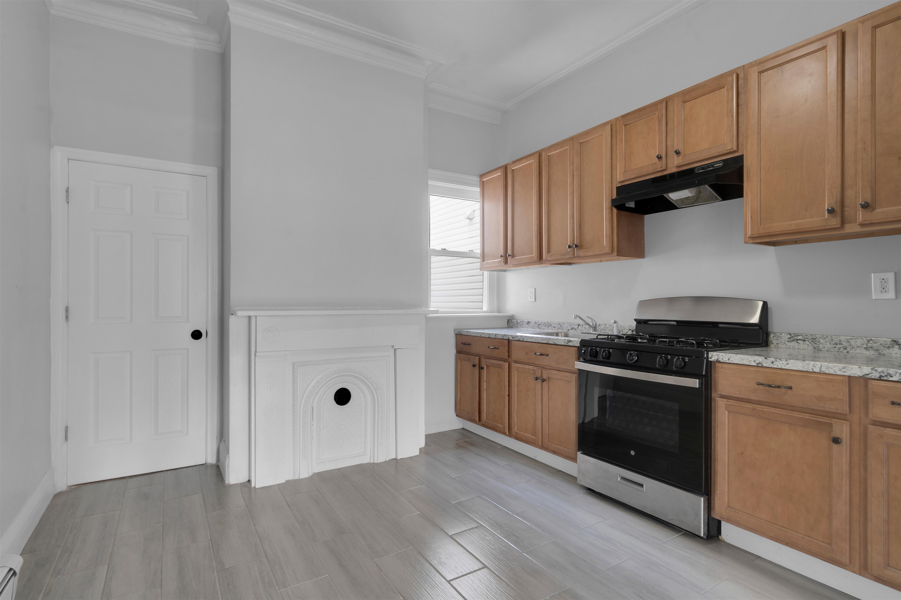106 CLINTON AVE