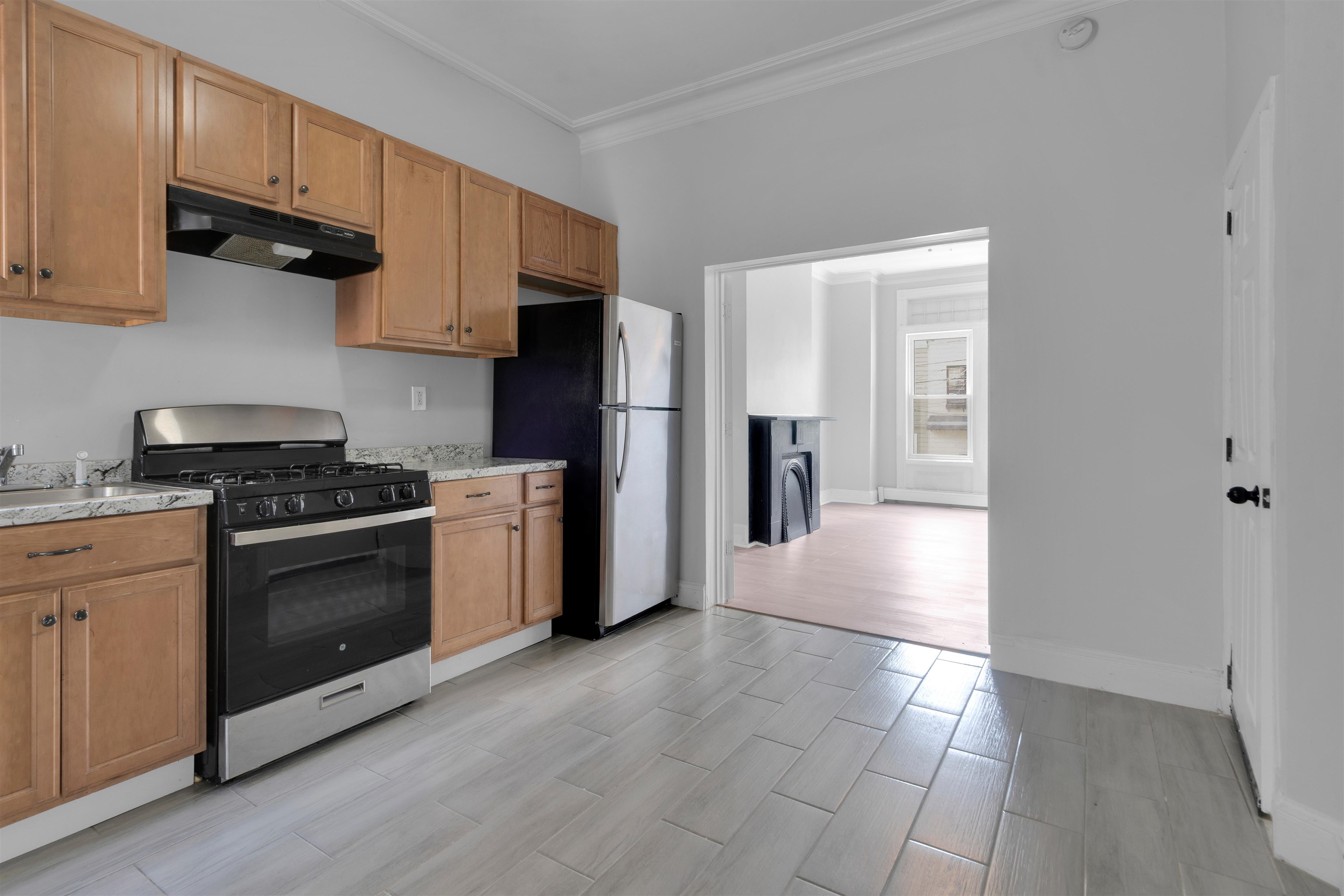 106 CLINTON AVE