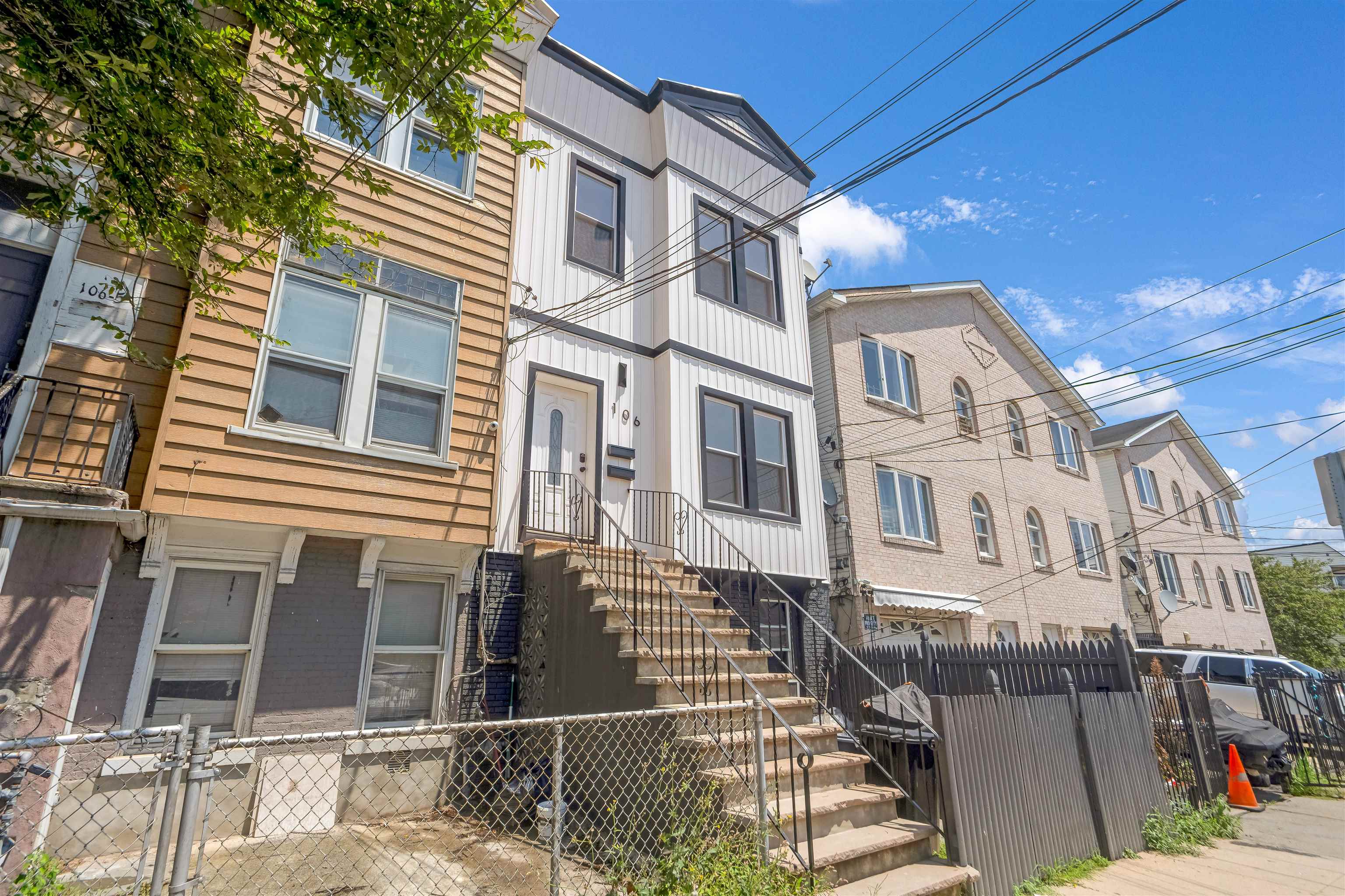106 CLINTON AVE