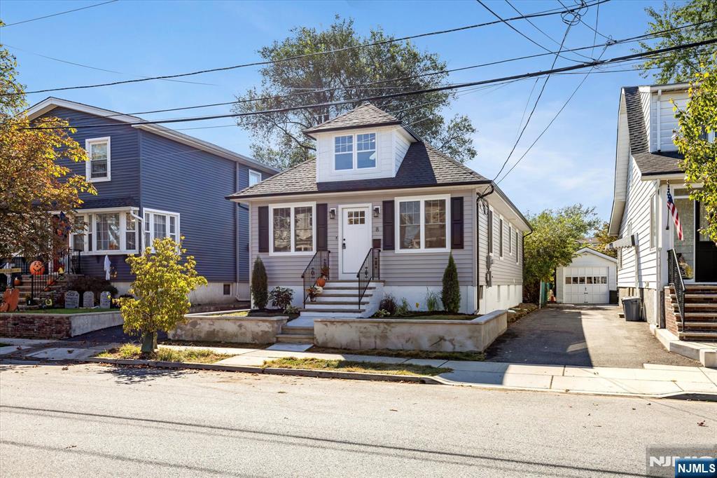 8 McKenzie Avenue