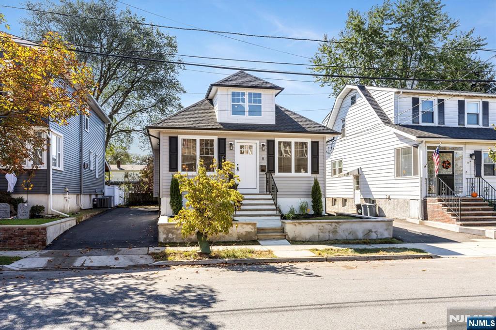 8 McKenzie Avenue