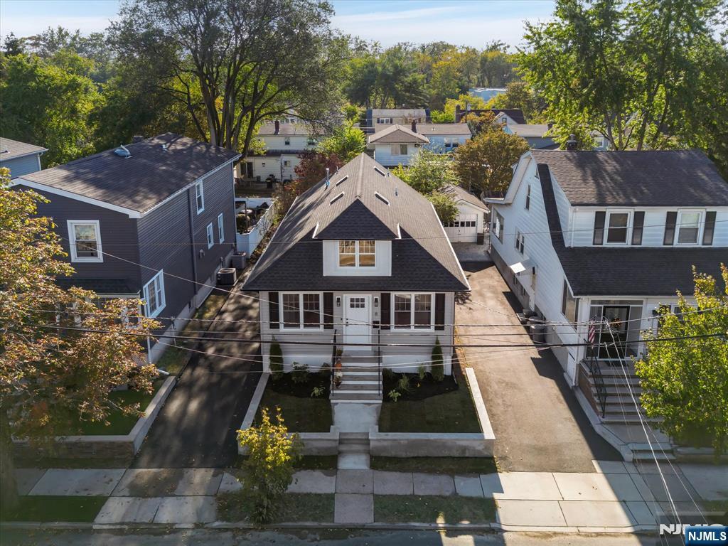 8 McKenzie Avenue