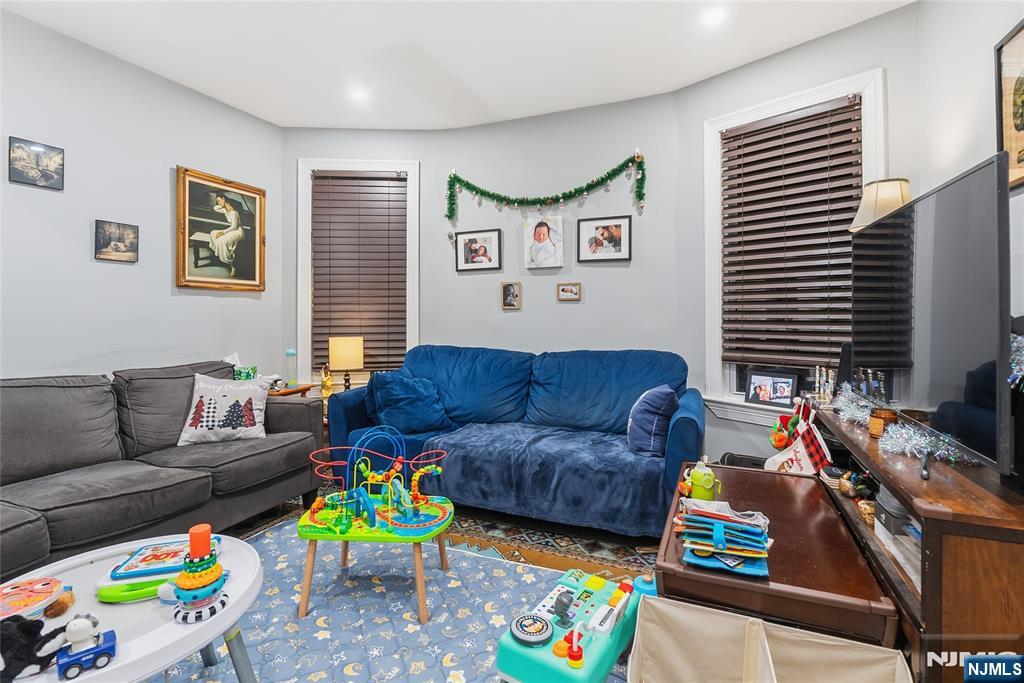 137A Dekalb Avenue