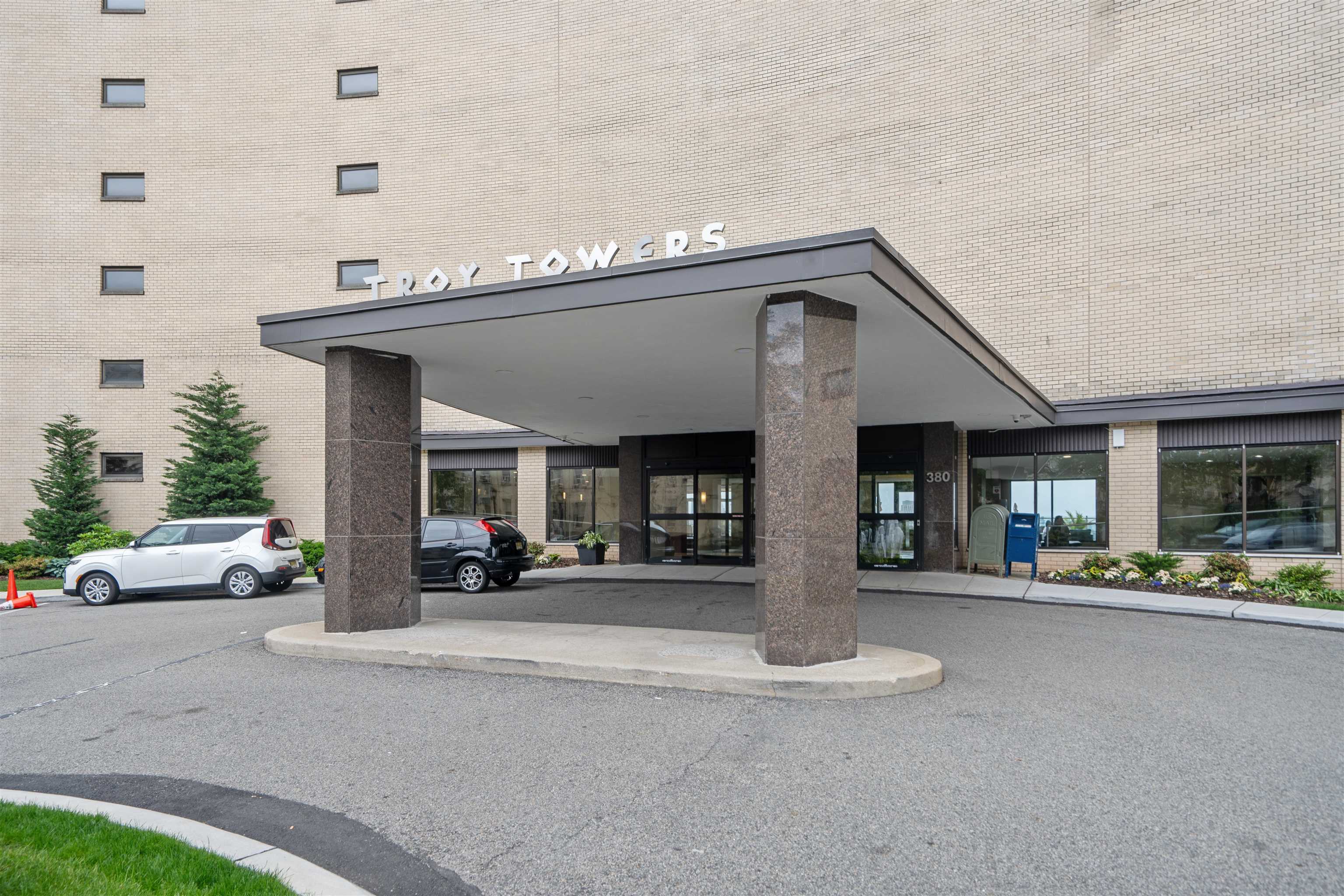 380 MOUNTAIN RD Unit: 403