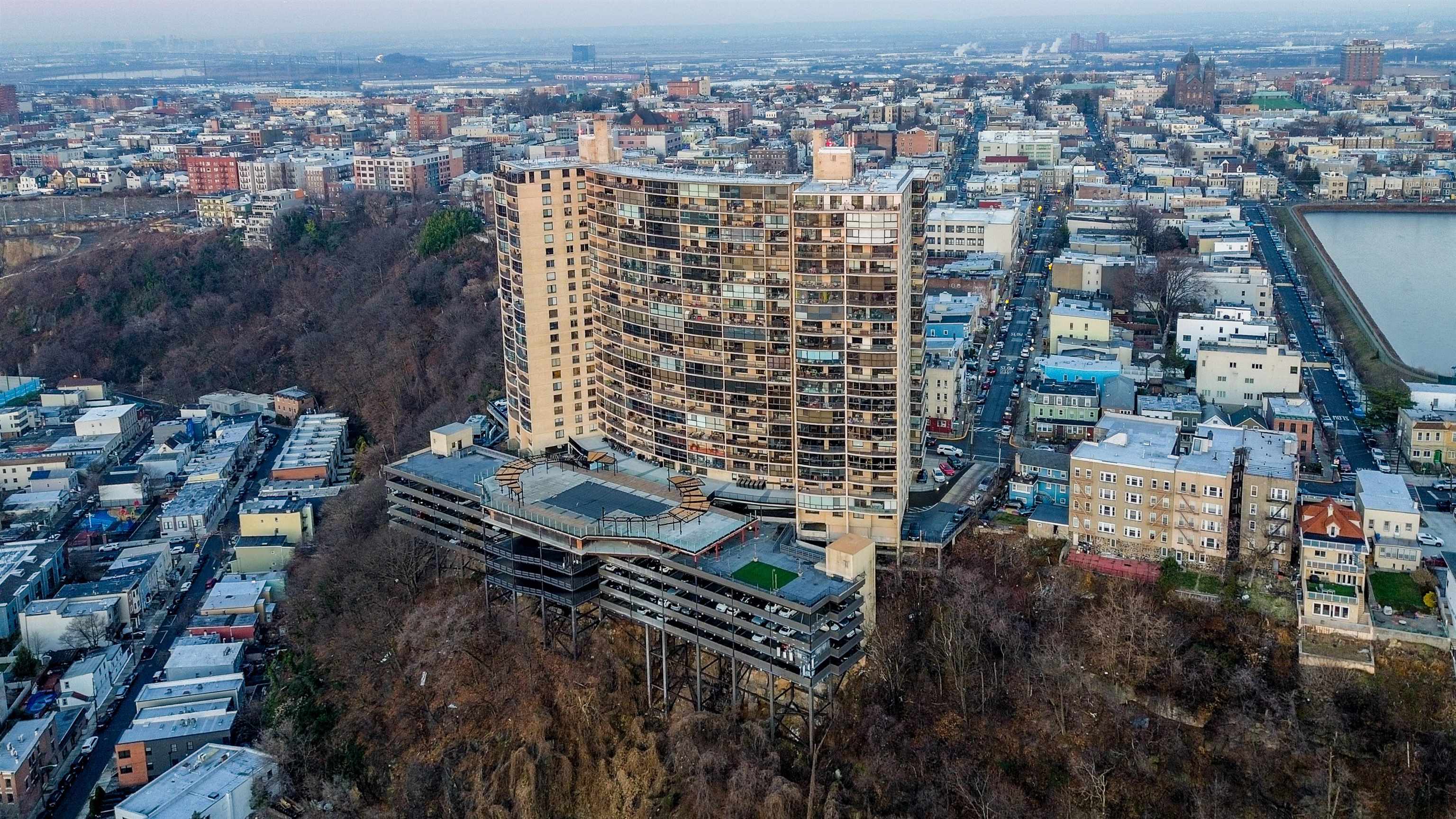 380 MOUNTAIN RD Unit: 403