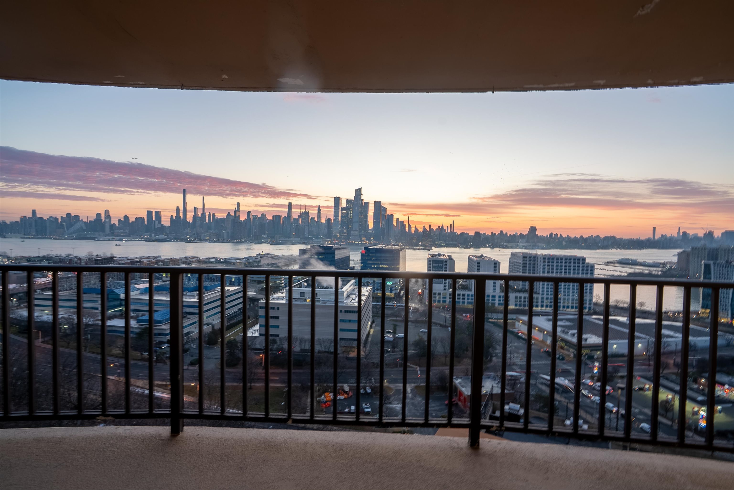 380 MOUNTAIN RD Unit: 403