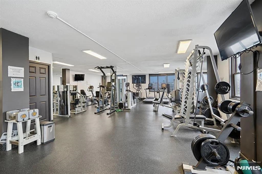 380 MOUNTAIN RD Unit: 403