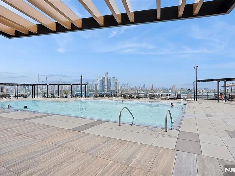 380 MOUNTAIN RD Unit: 403