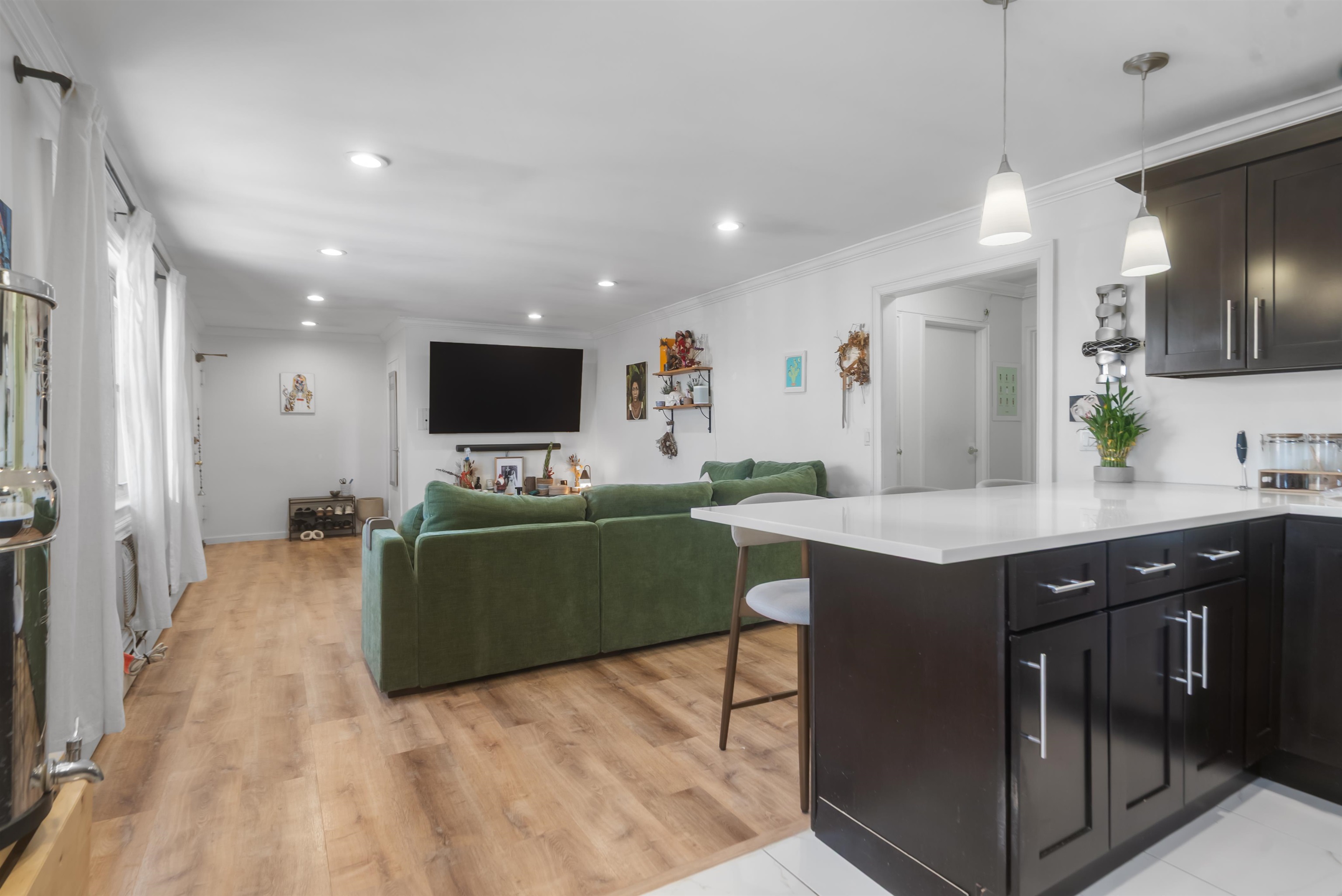 2 RADIO AVE SECAUCUS RD Unit: C12