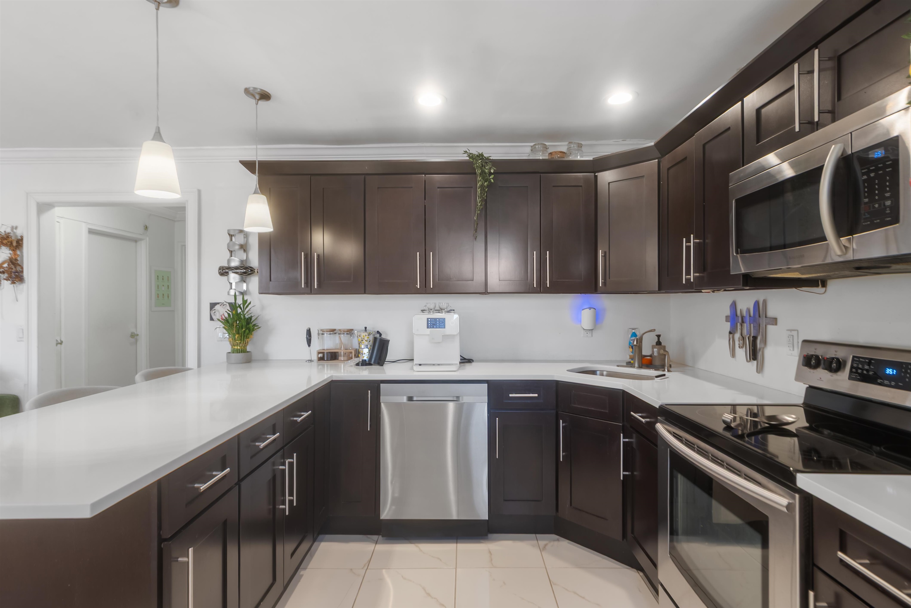 2 RADIO AVE SECAUCUS RD Unit: C12