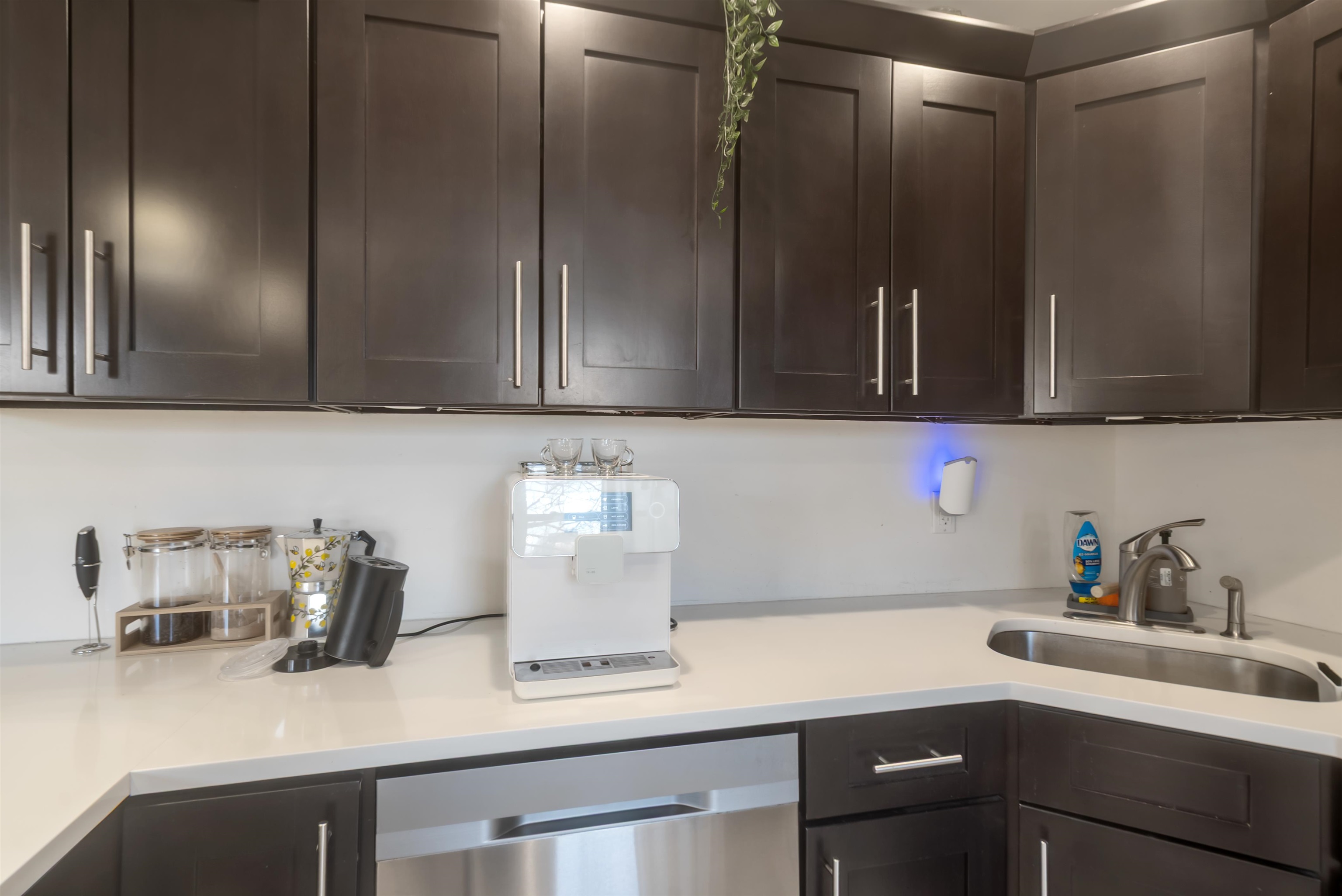 2 RADIO AVE SECAUCUS RD Unit: C12