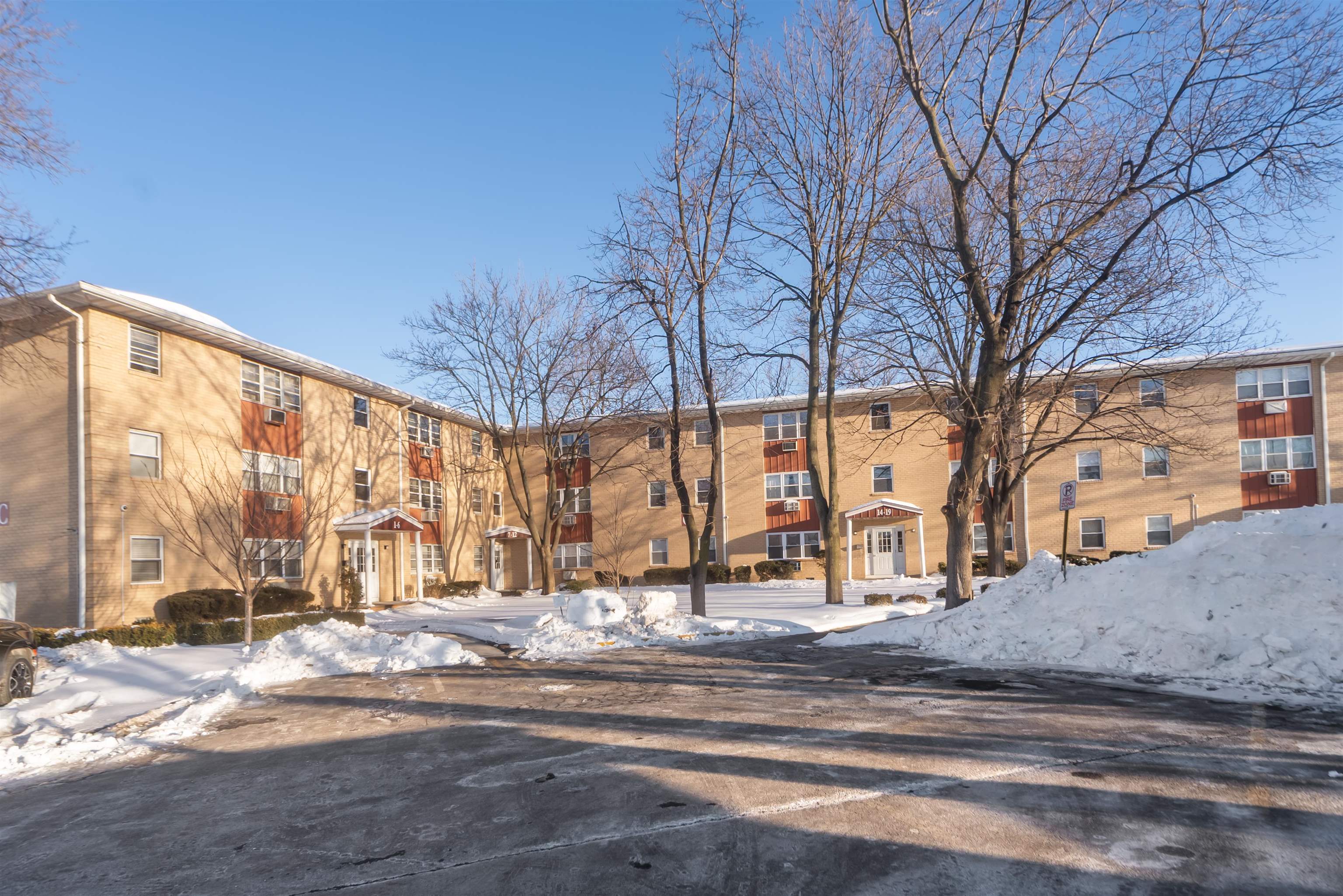 2 RADIO AVE Unit: A15