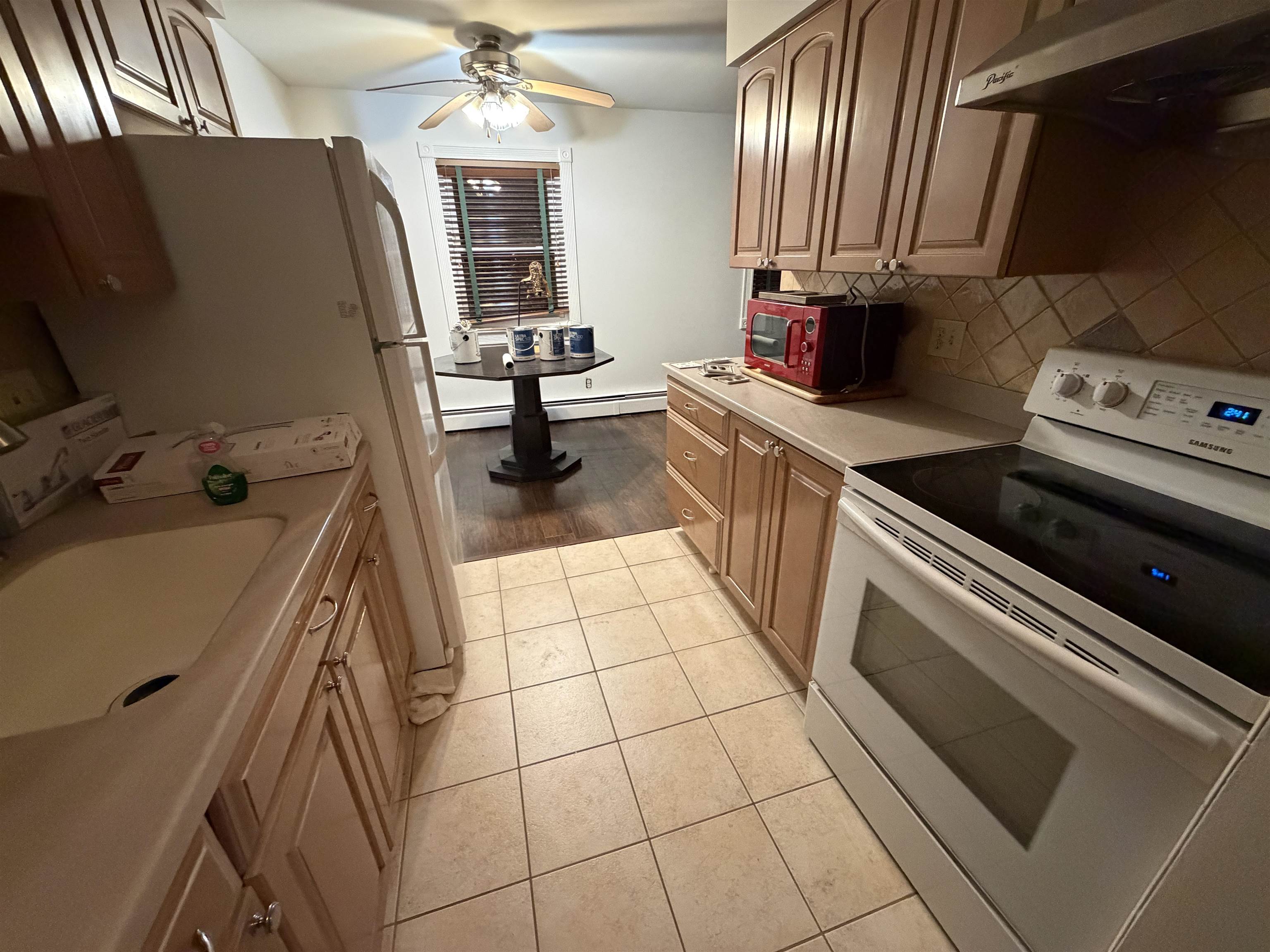 2 RADIO AVE Unit: A15