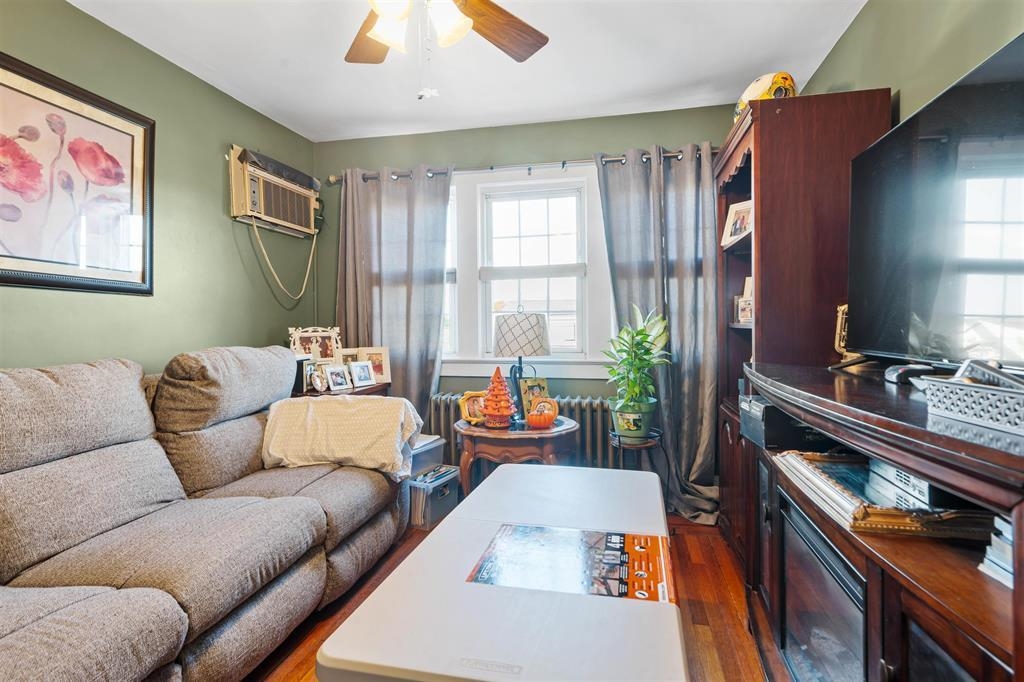 1041 STONEWALL LANE Unit: 2