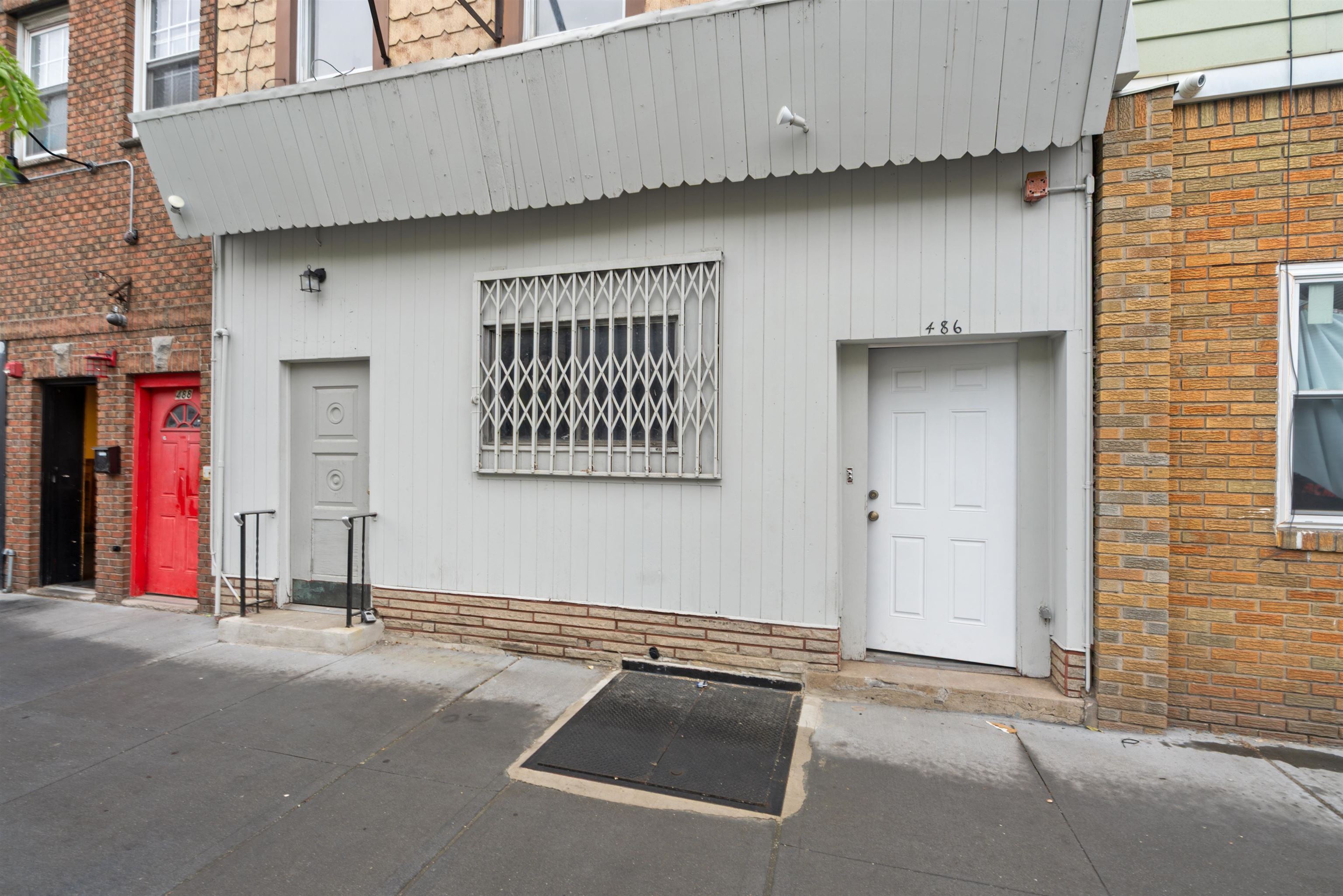 486 CENTRAL AVE