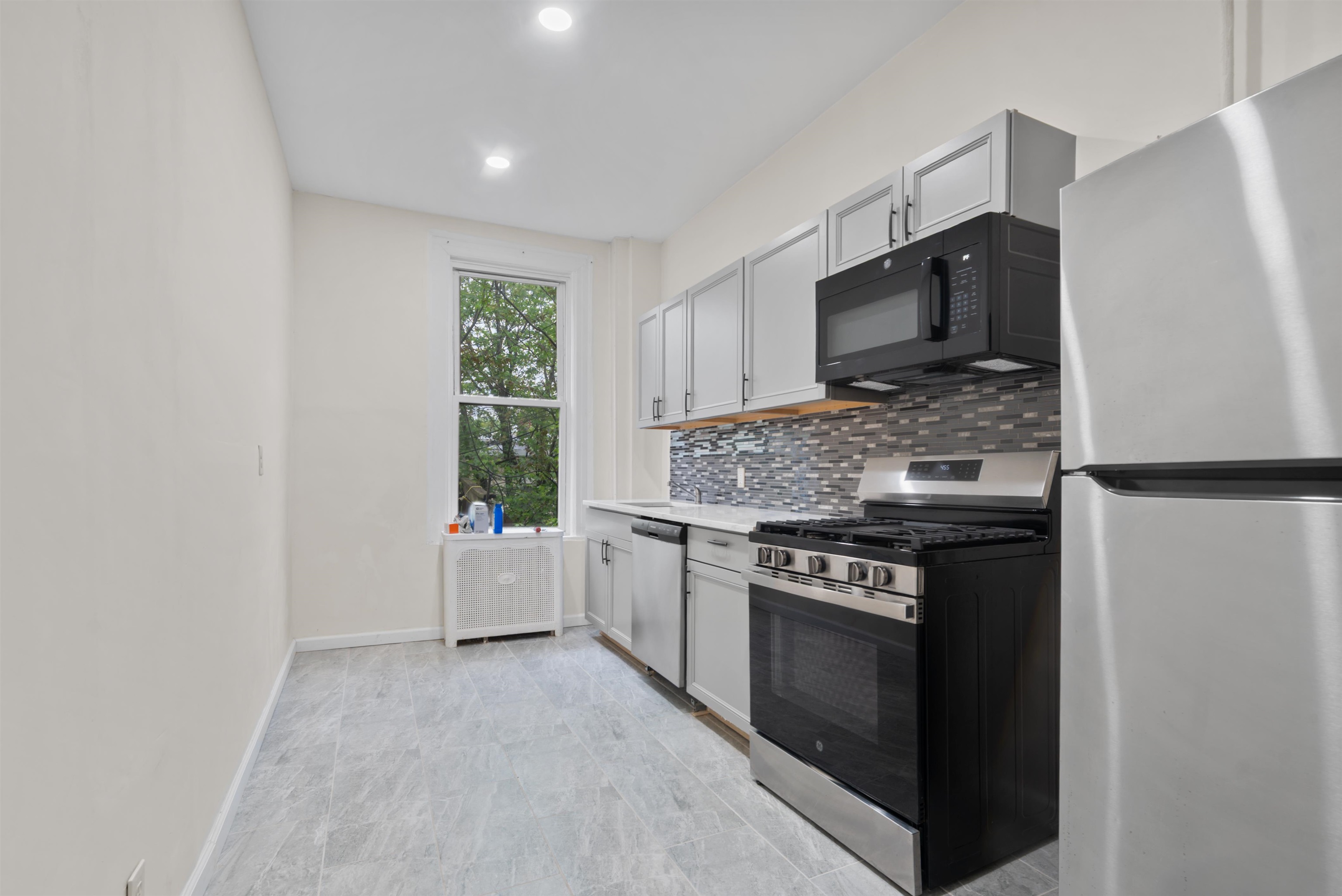 486 CENTRAL AVE