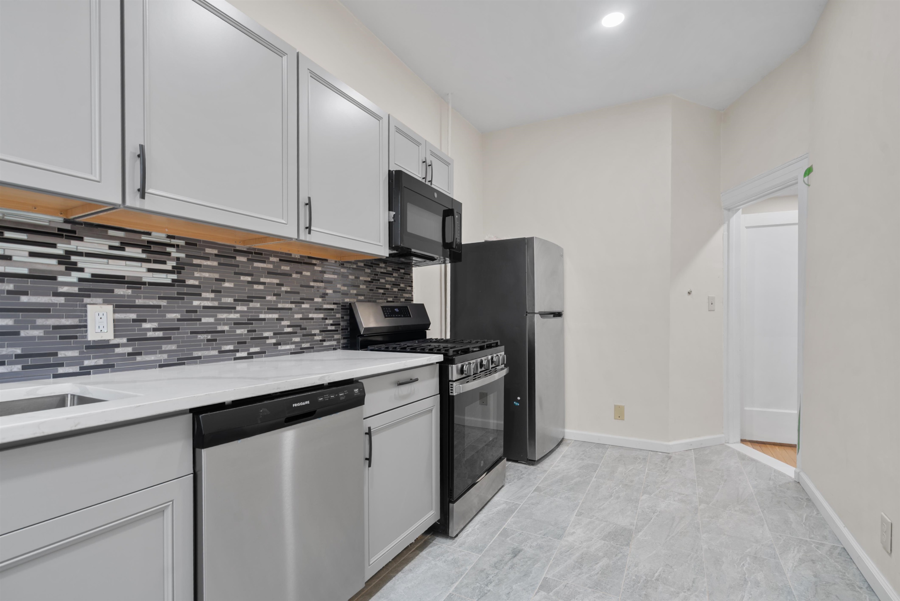 486 CENTRAL AVE