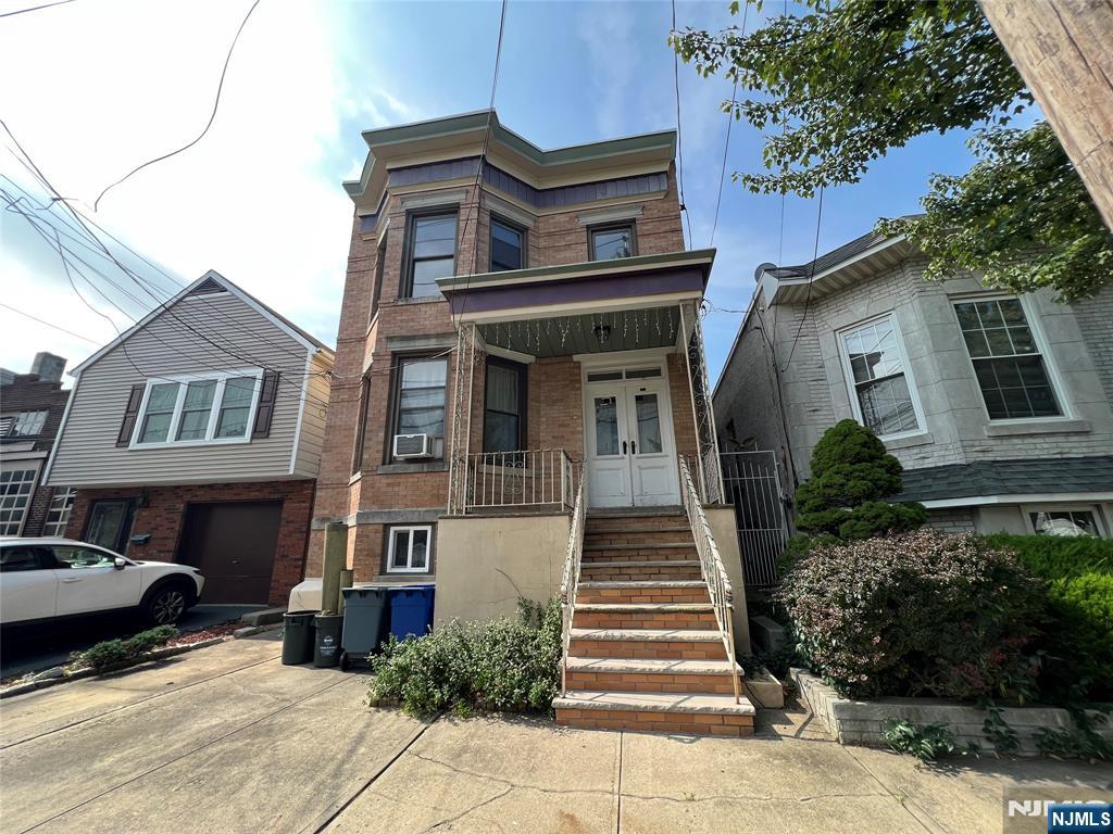 329 Centre Avenue
