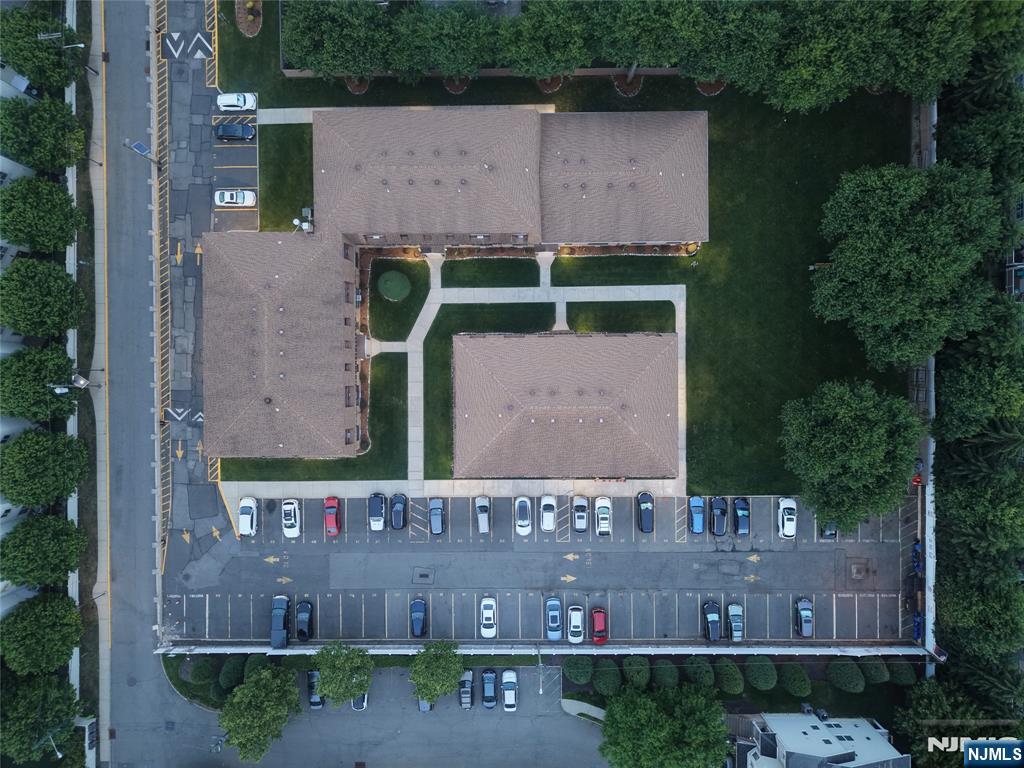 29 N End Drive