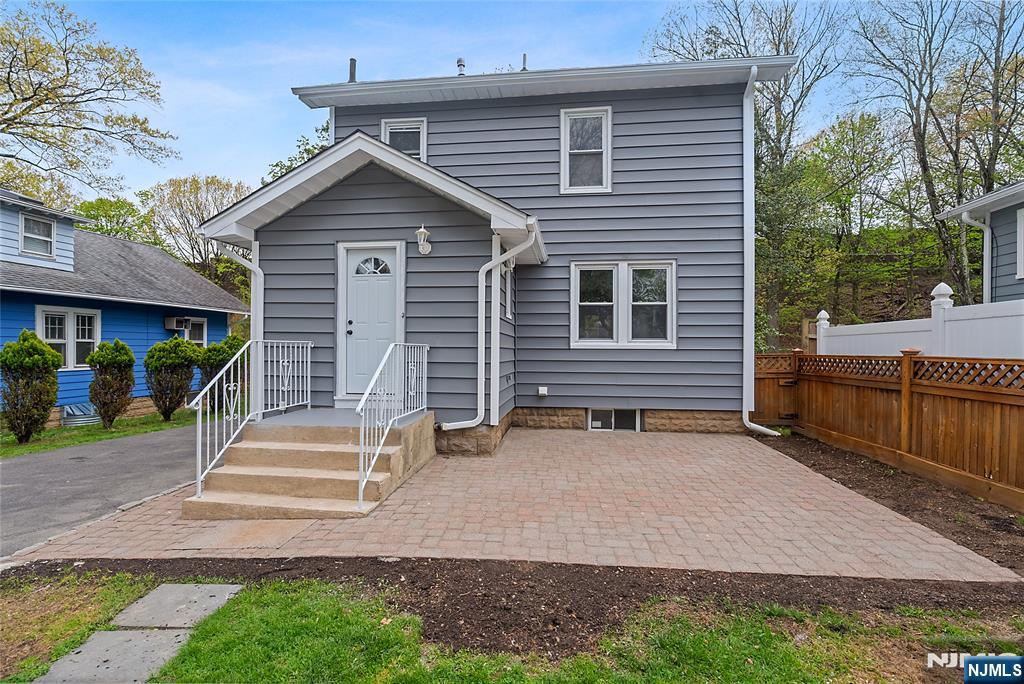 6 Dawes Avenue