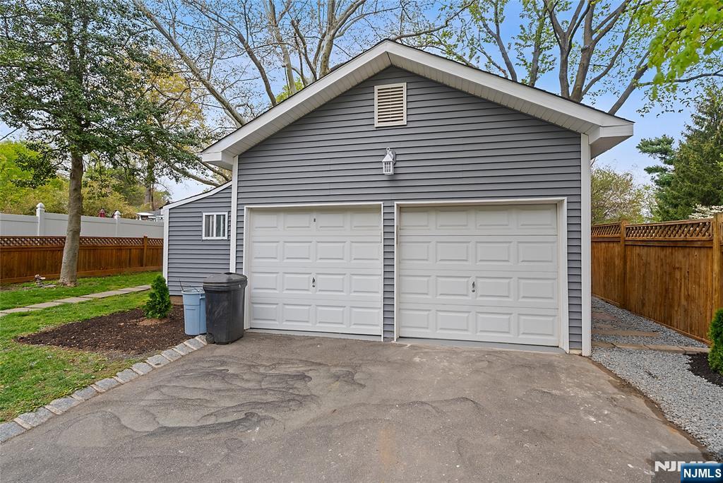 6 Dawes Avenue
