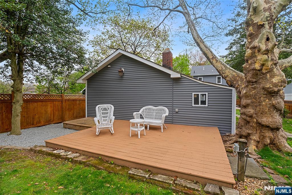 6 Dawes Avenue