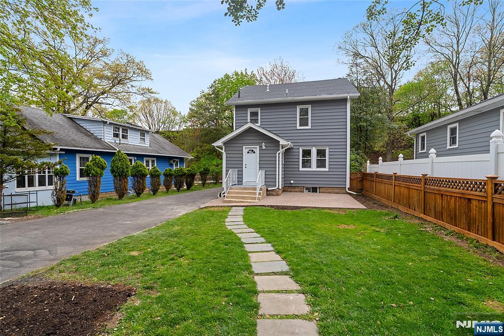 6 Dawes Avenue