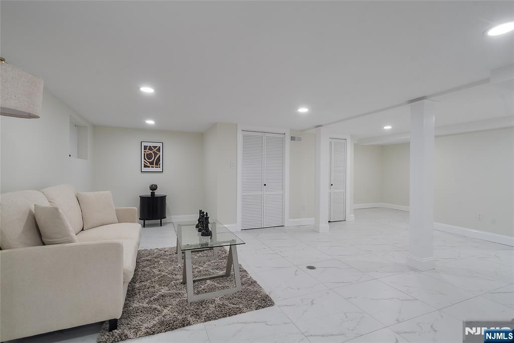 6 Dawes Avenue