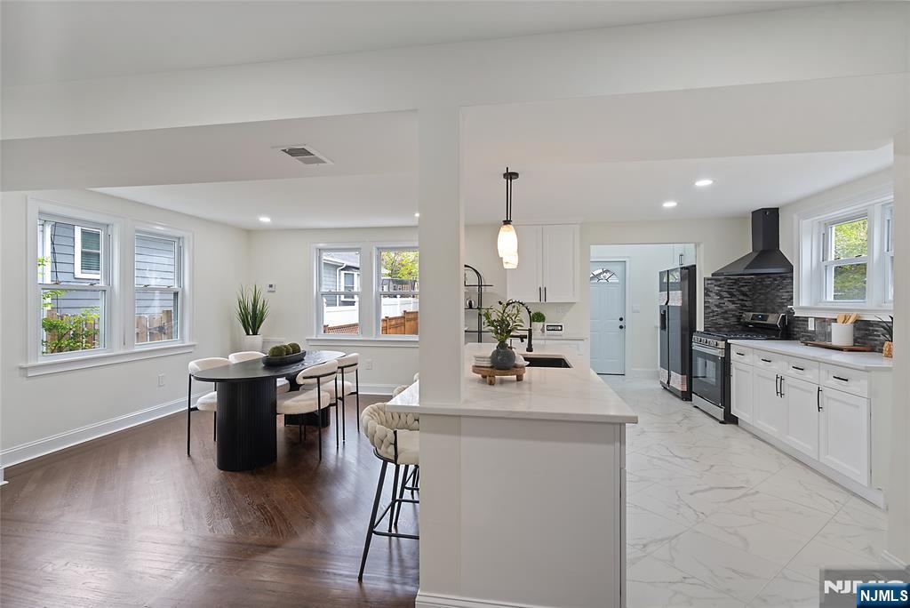 6 Dawes Avenue