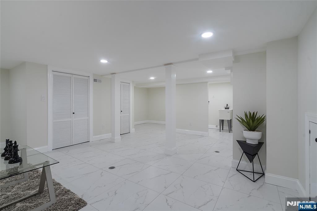 6 Dawes Avenue