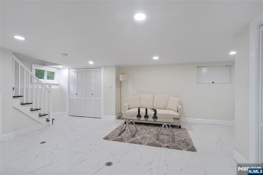 6 Dawes Avenue