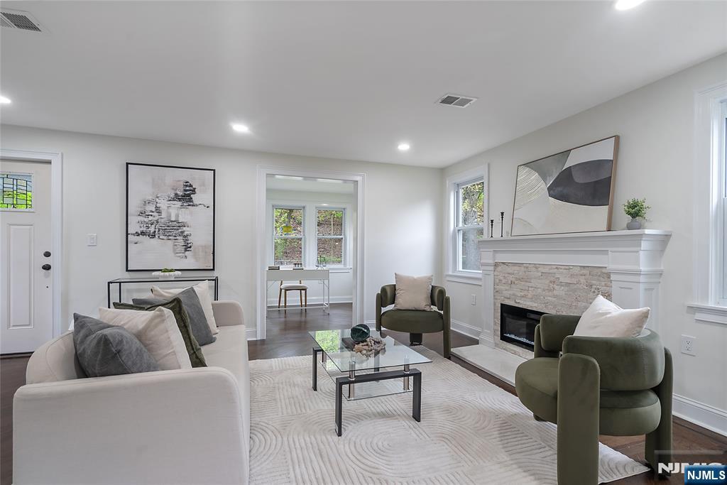 6 Dawes Avenue