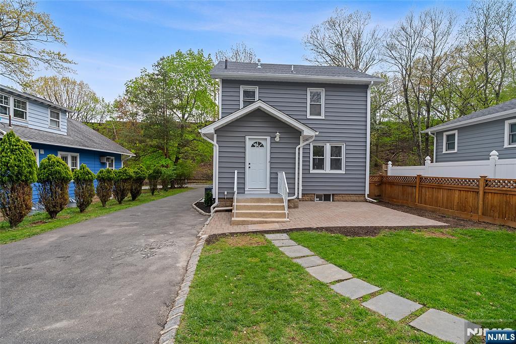 6 Dawes Avenue