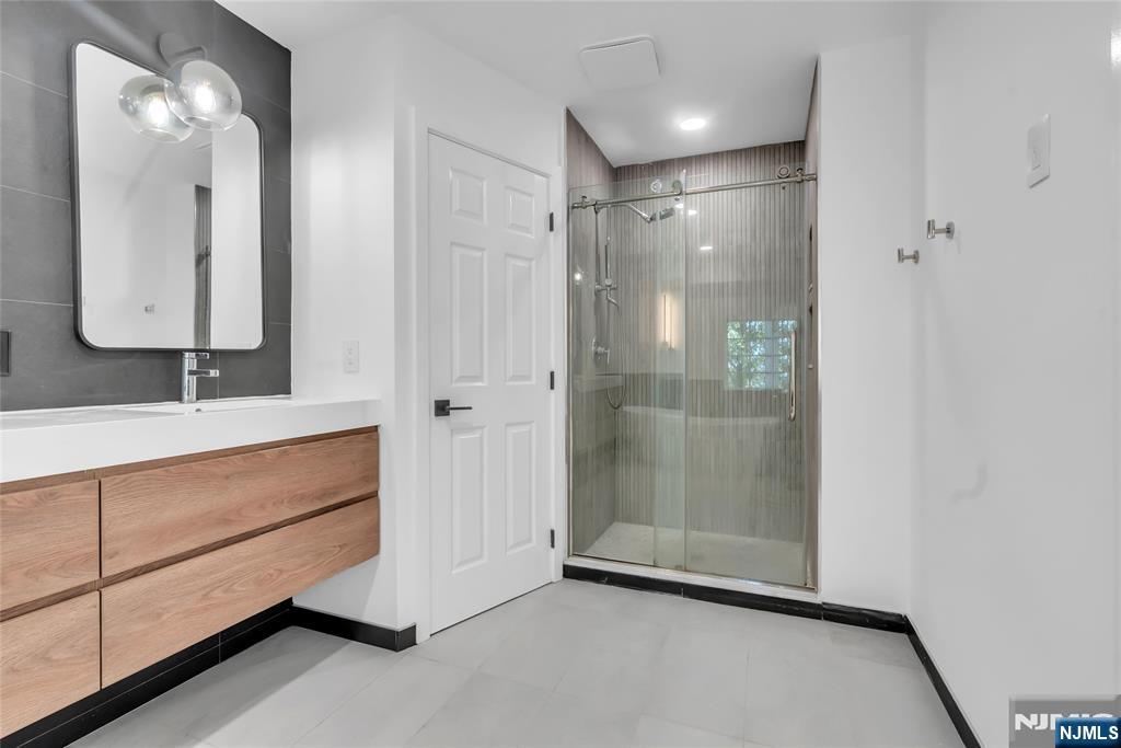 8 Creekside Court