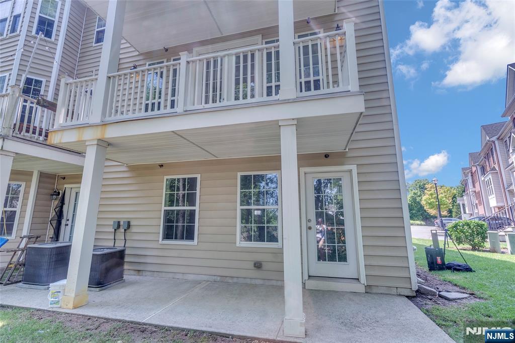 8 Creekside Court
