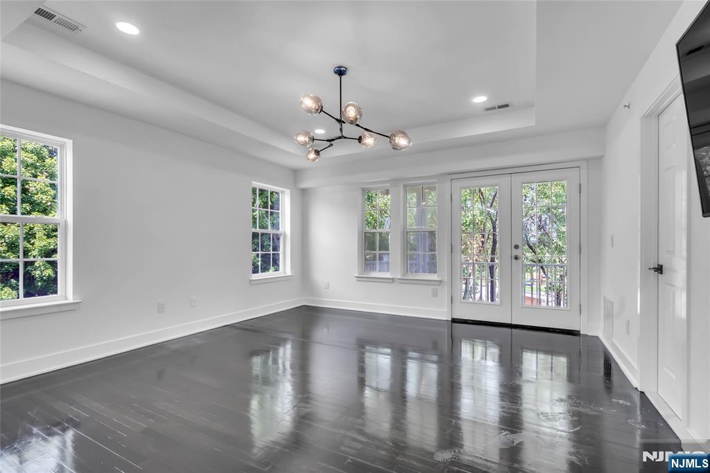 8 Creekside Court