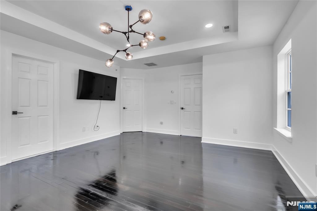 8 Creekside Court