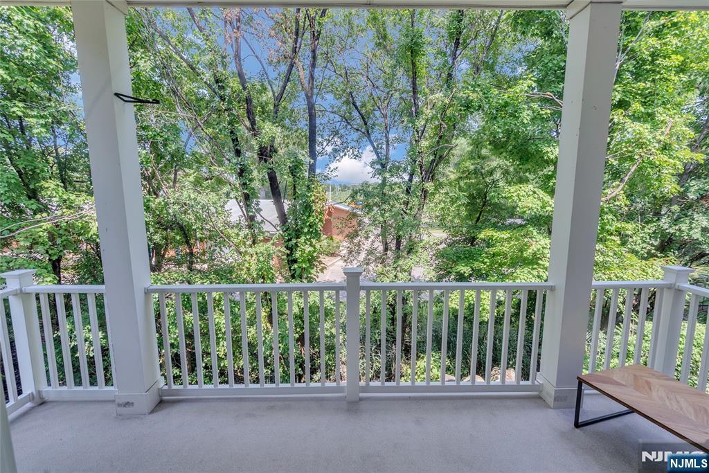 8 Creekside Court