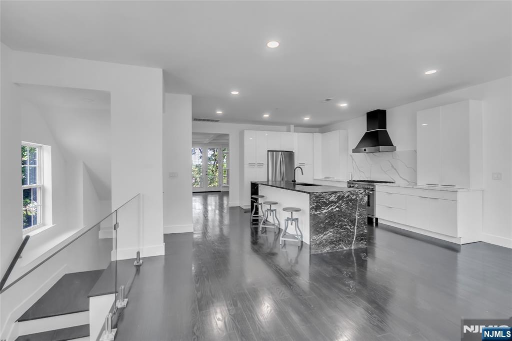 8 Creekside Court