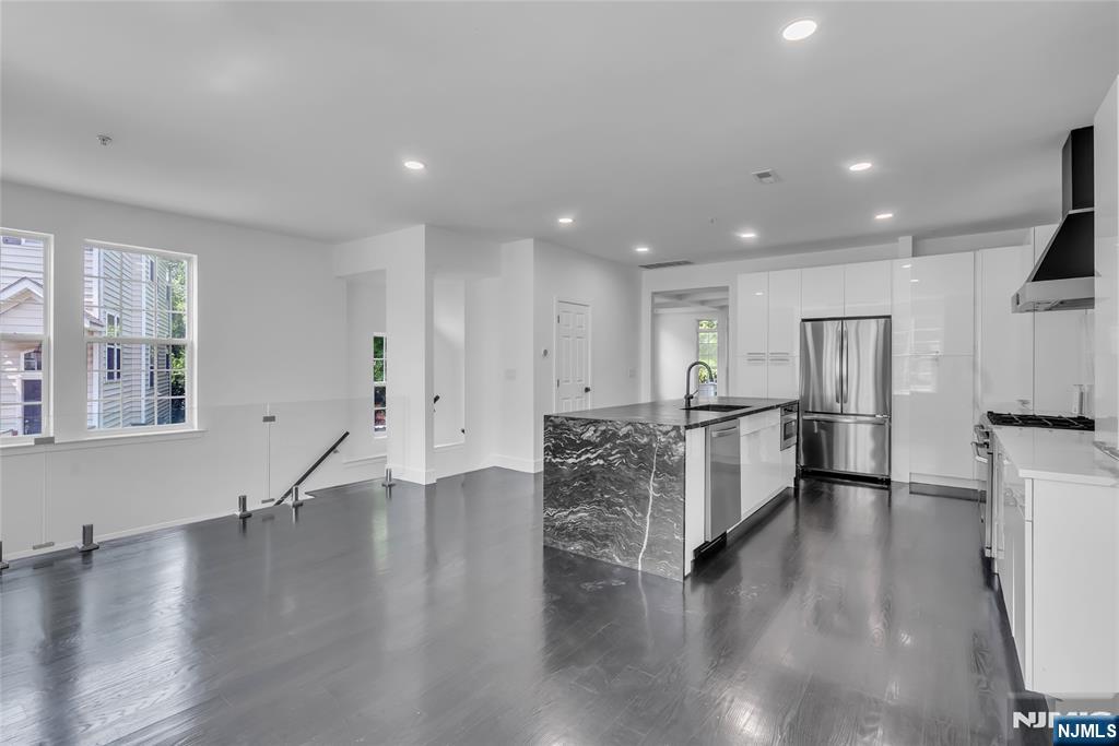 8 Creekside Court