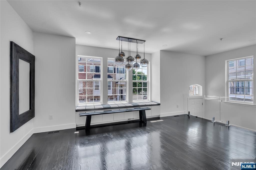 8 Creekside Court