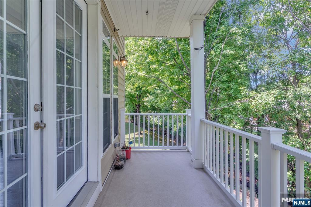 8 Creekside Court