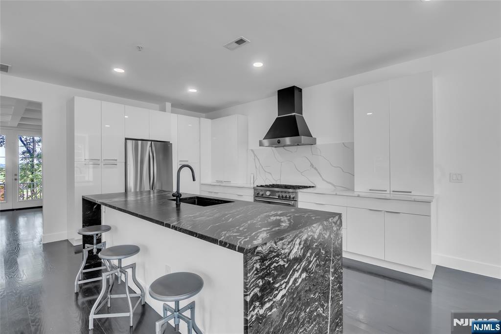8 Creekside Court