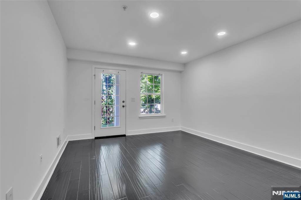 8 Creekside Court